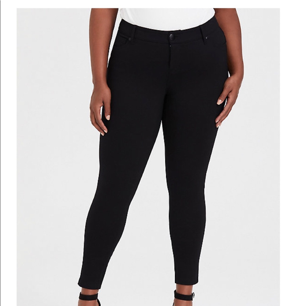Torrid studio NWOT stretch skinny dress pants - 14